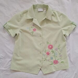 Cute vintage Alfred Dunner Green Floral Embroidered Blouse in size 10